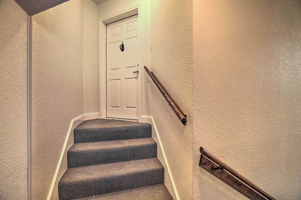 Apt w/ Balconies - Steps to Kemah Boardwalk!