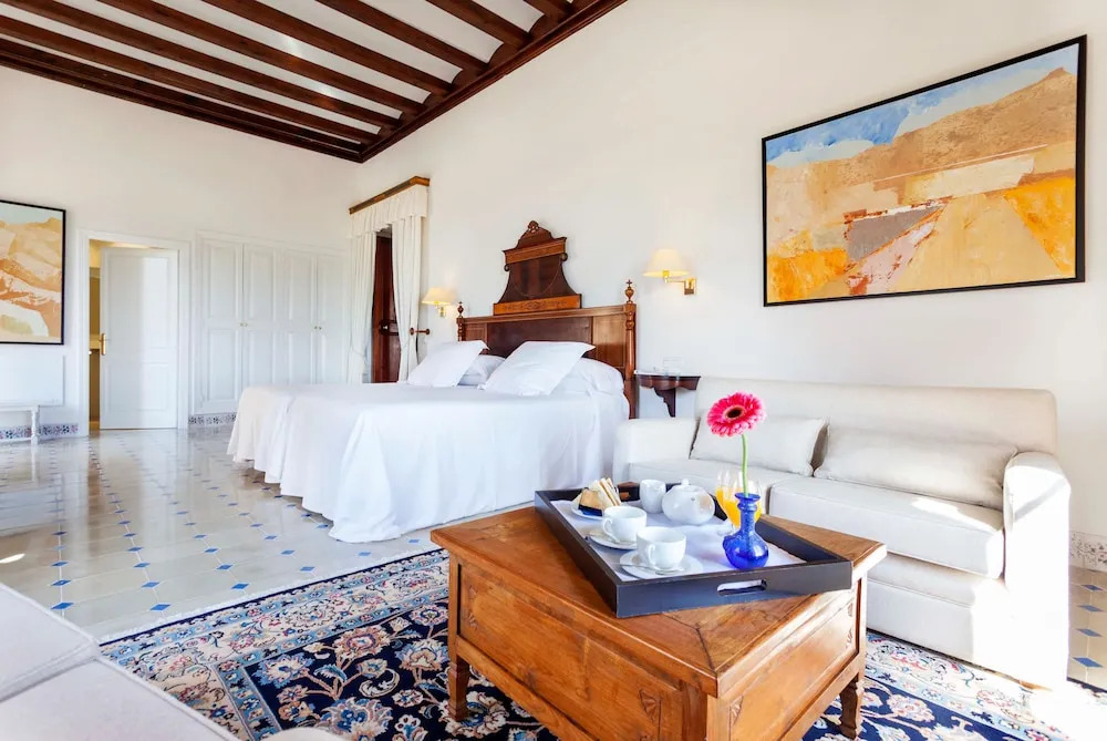 Hotel Llenaire