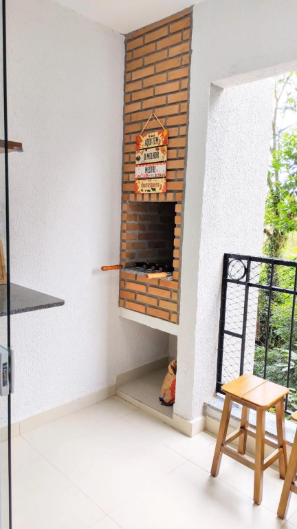 Apto Centro Ubatuba com Varanda Gourmet, Suíte e Piscina