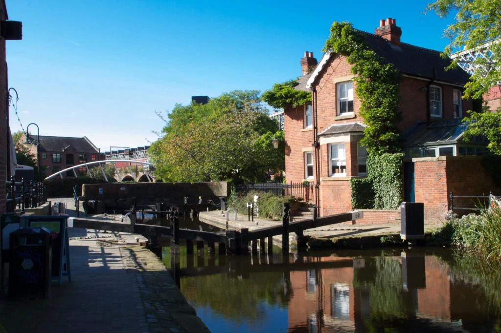 Lock Keepers Cottage - Detached House in the City