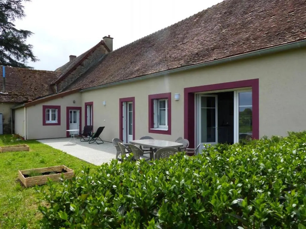 Maison bourbonnaise rénovée avec terrasse, Wifi et parking - FR-1-489-107