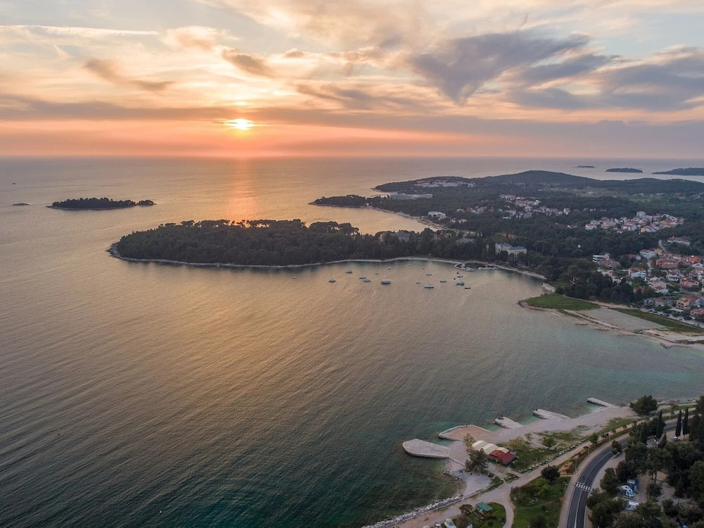 A Beautiful Spacious Apartment for 4 Persons Near the Beach in Rovinj