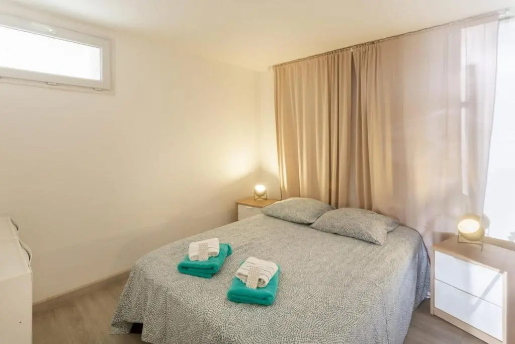Bright And Pretty 34 M With Terrace The Sea