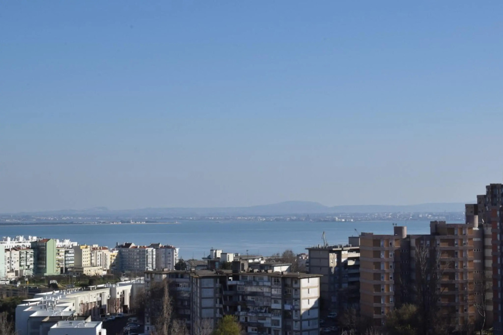 Vistas Sobre O Rio Tejo