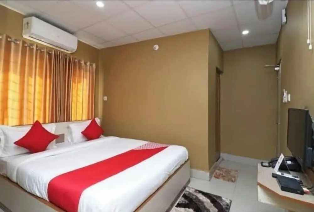 The Ritz By OYO Rooms