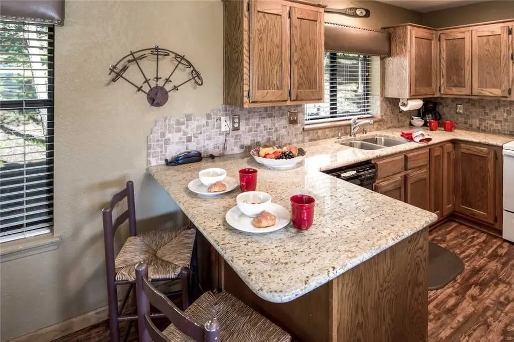 White Mountain Escape - Three Bedroom Cabin with Hot Tub