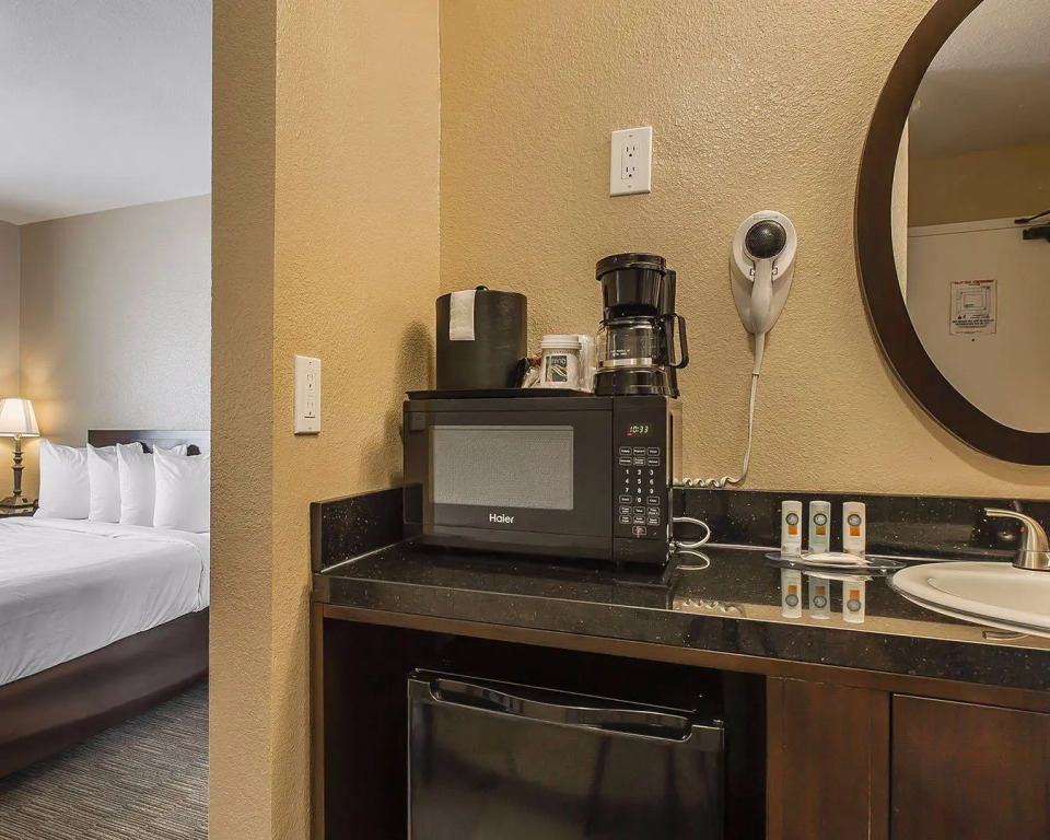 Americas Best Value Inn Loma Lodge Motel