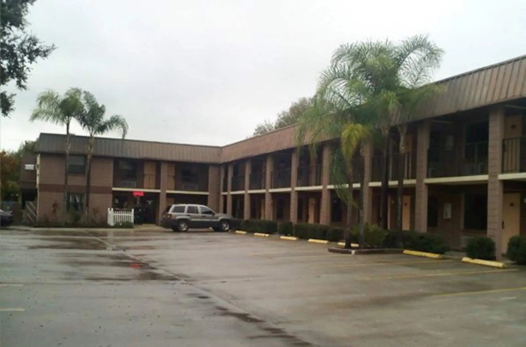 East Lake Inn