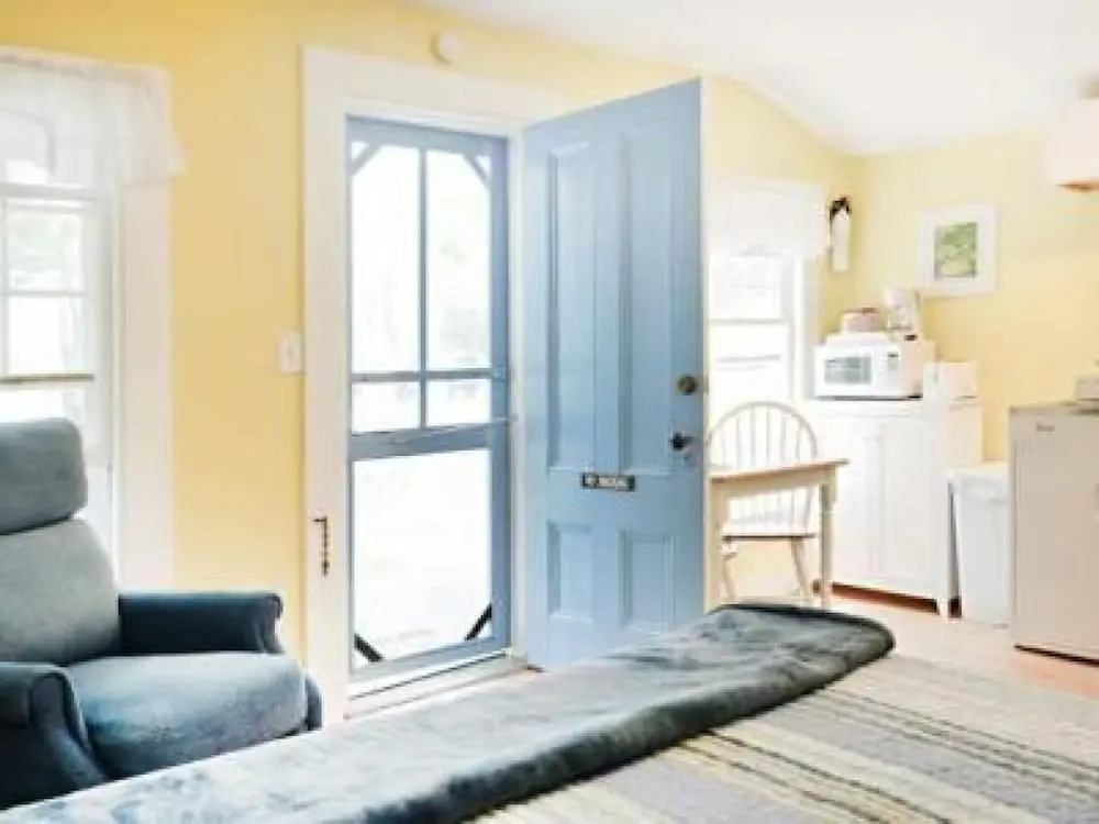 2 River Road Inn & Cottages
