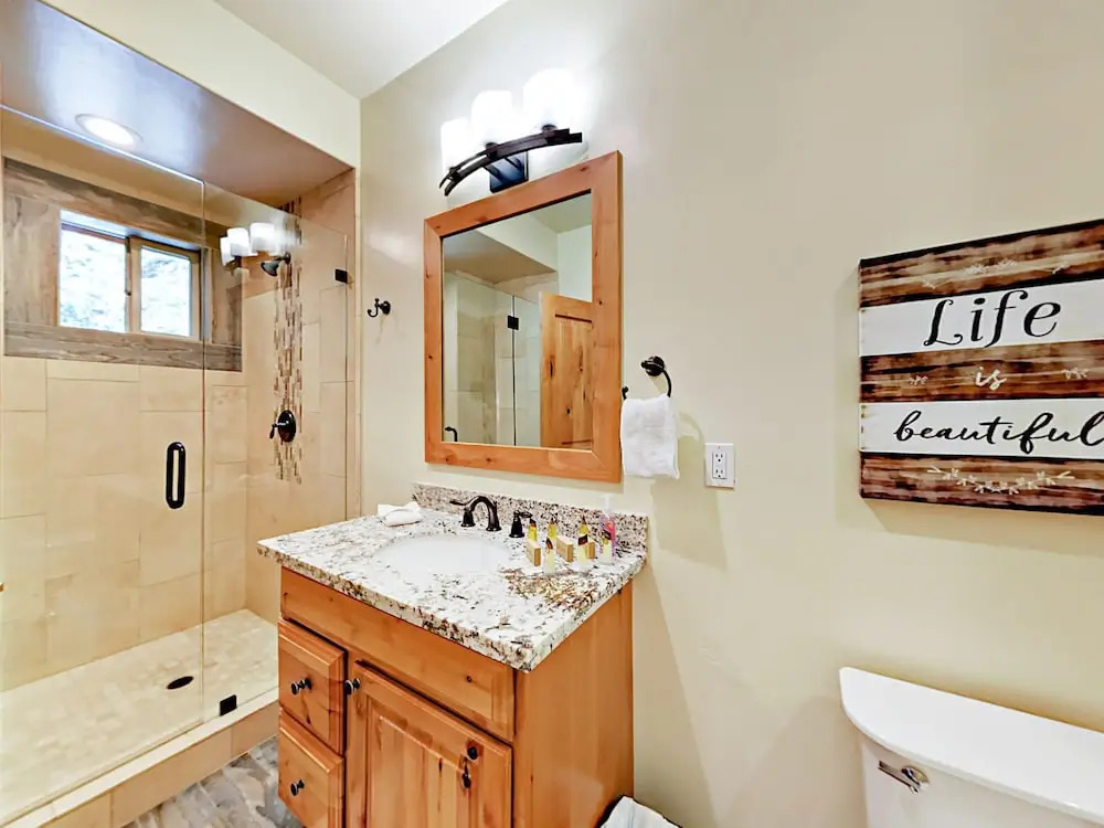 831 Patricia Cabin