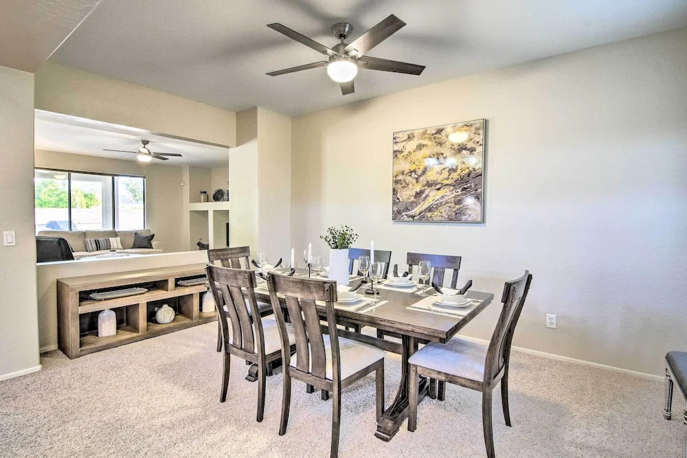 Private Pool & Hot Tub: Southeast Gilbert Home