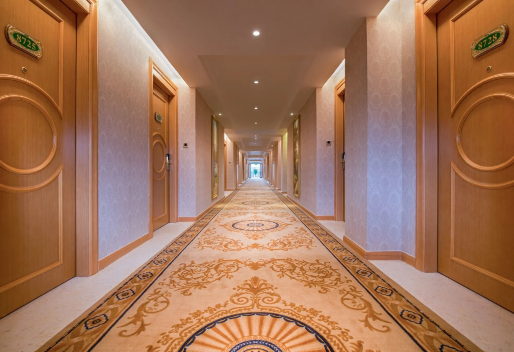 Vienna Hotel Shenzhen (FuYong metro station branch)