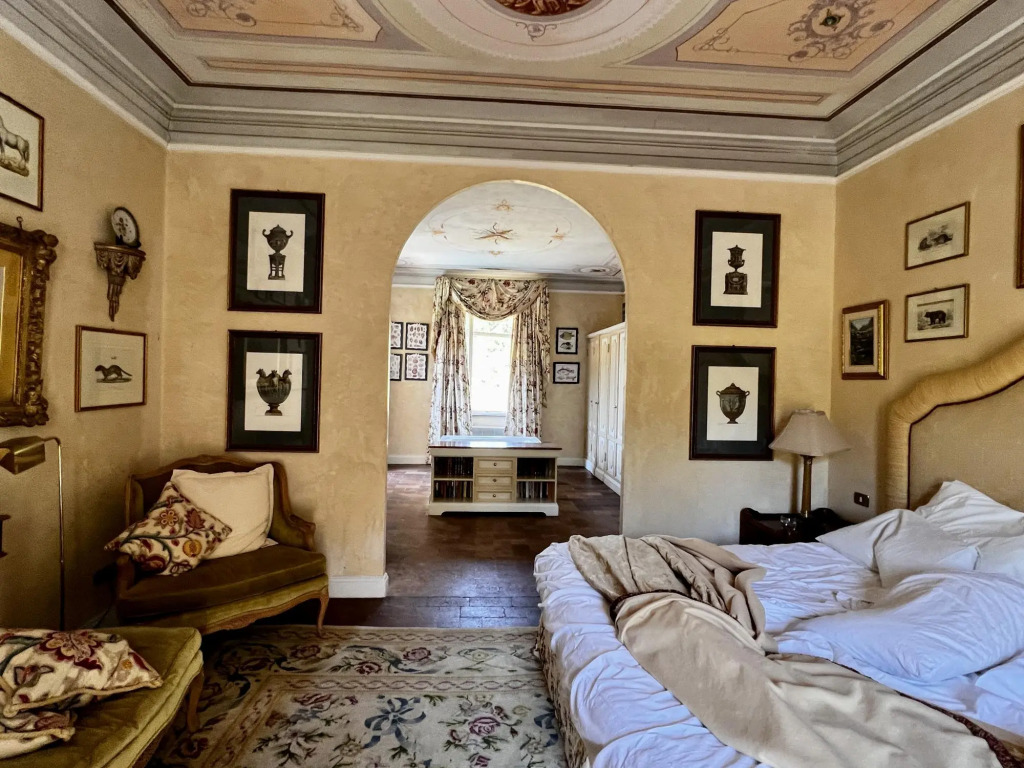 Villa Michaela, New Listing! Spacious Villa, exclusive venue with Pool, Chapel and Tennis courts