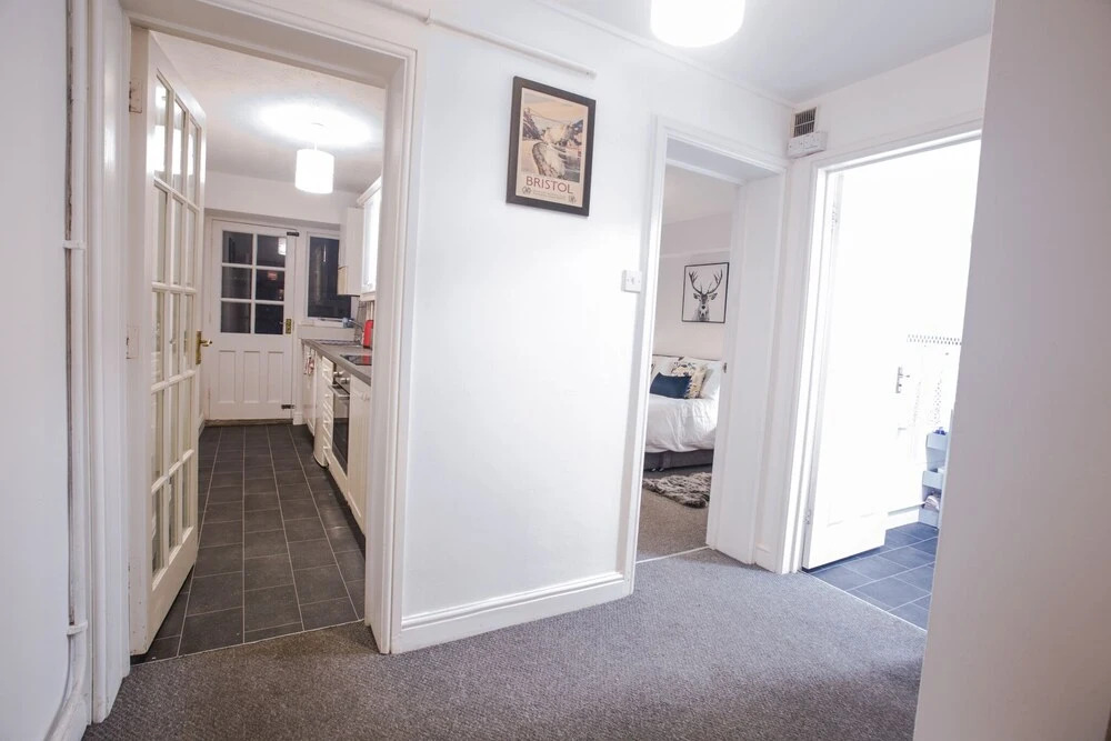 Short Stay Bristol - Oakfield Apartment