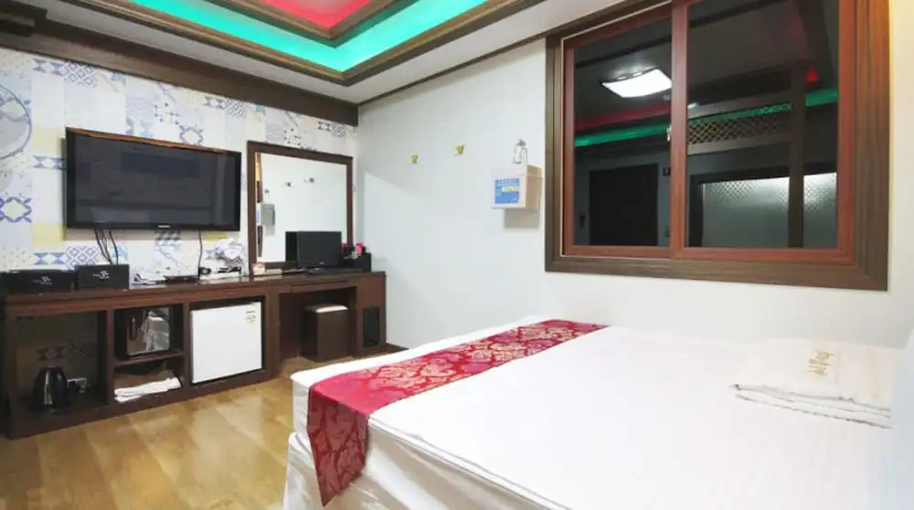 The Sharp Motel