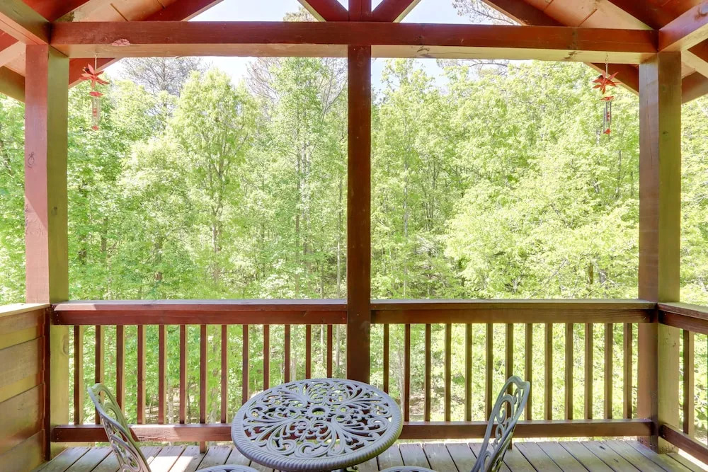 Private Ellijay Cabin w/ Hot Tub & Amenities!