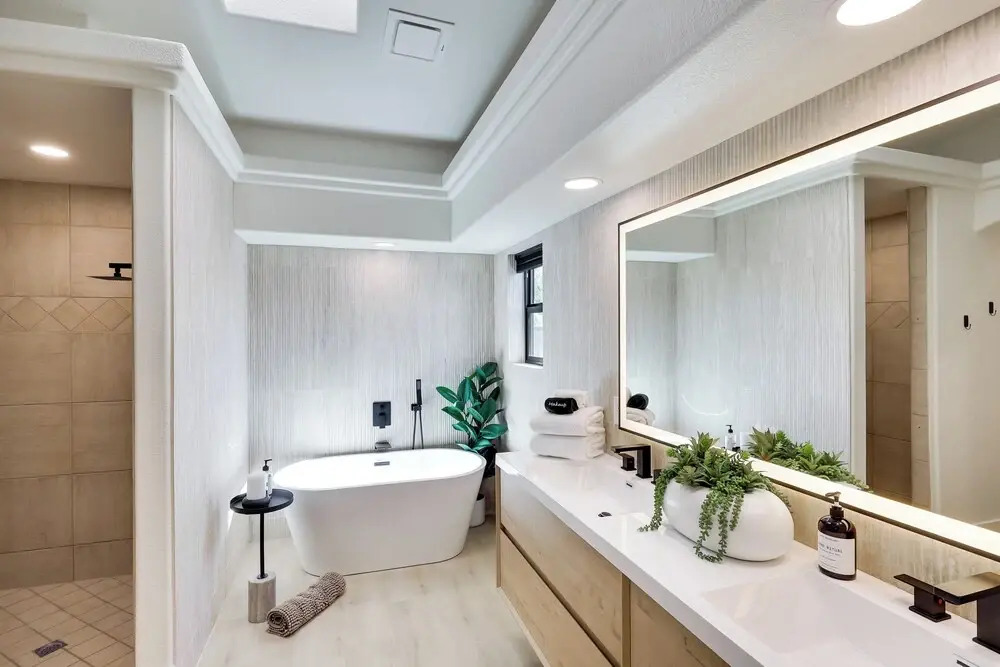 4 Mi to Dtwn: Luxe Gem w/ Pool in Lake Havasu City