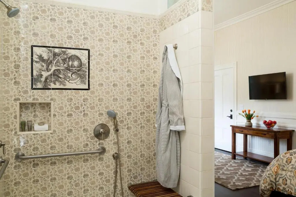 Cheshire Cat Inn & Cottages