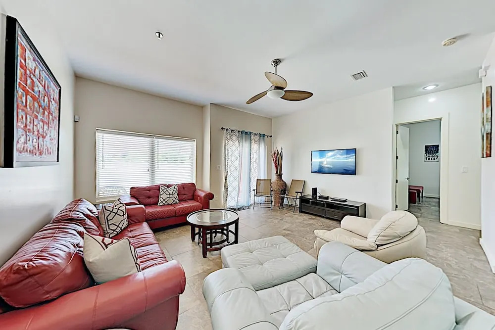 150pb101 3 Bedroom Condo