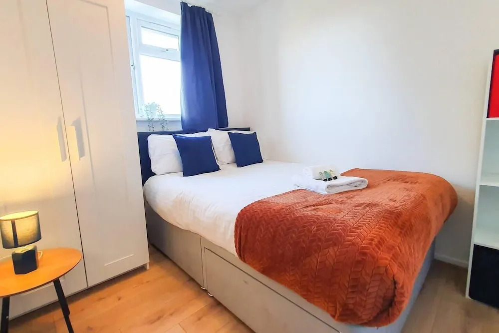 Impeccable 4-bed House in Cheltenham