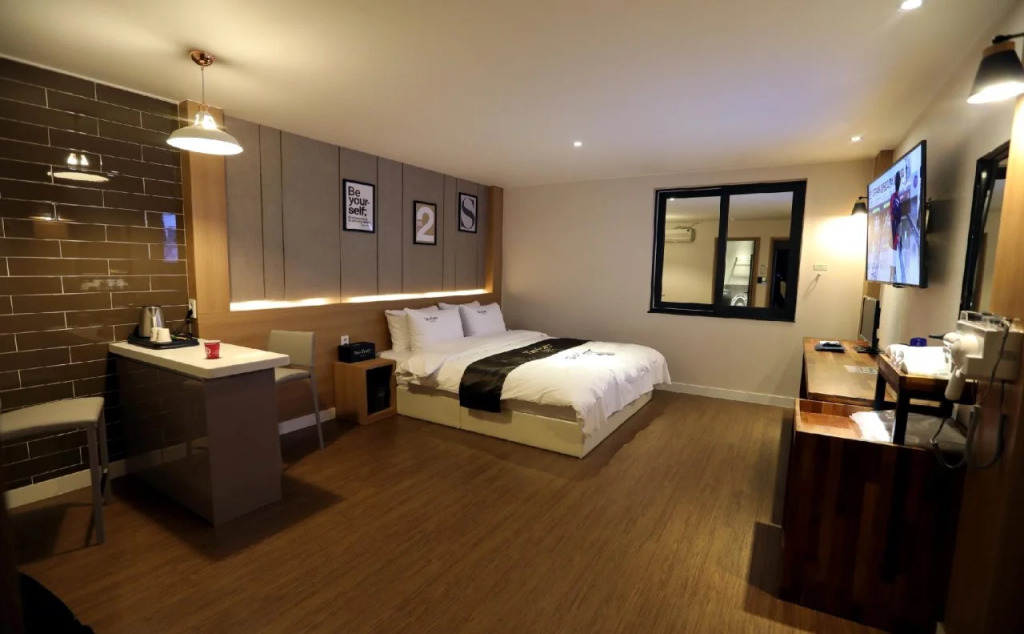 Two Heart Hotel