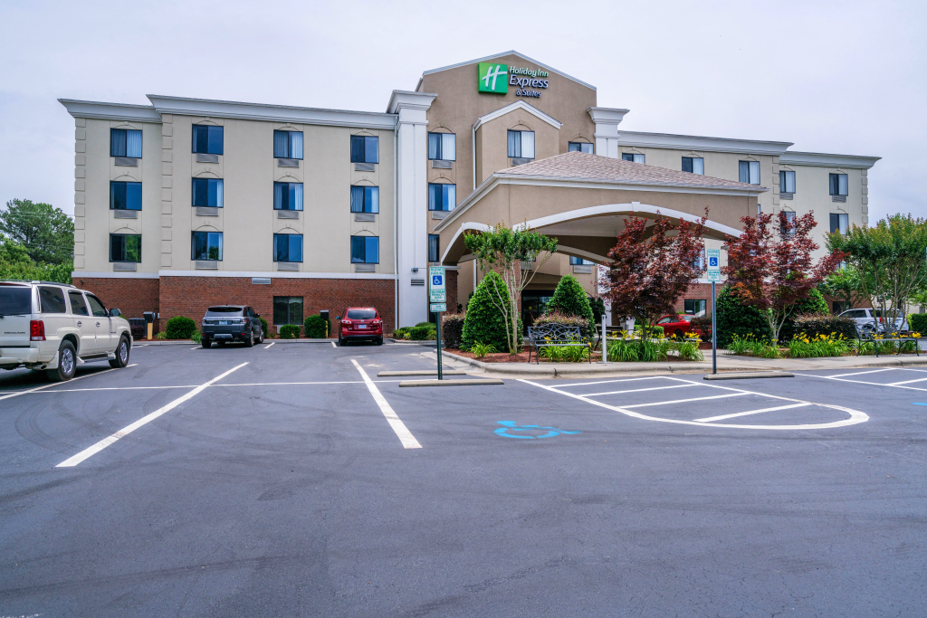 Holiday Inn Express & Suites Roanoke Rapids by IHG