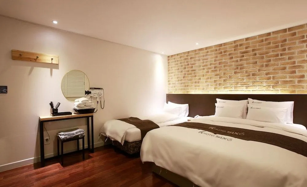 Hotel Six