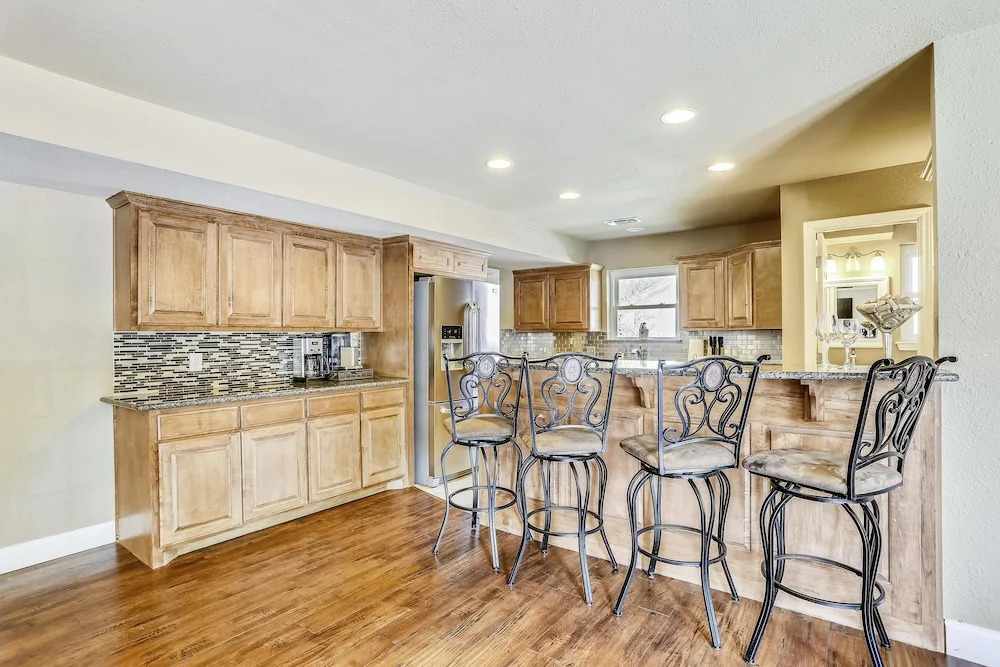 Franklin Mansion - Huge Near Stadiums W/pool & Hot Tub 5 Bedroom Estate