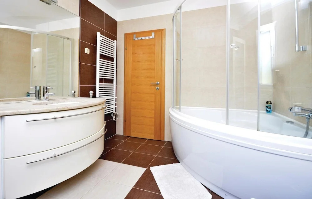 Beautiful Home in Kastel Stafilic With Wifi and 8 Bedrooms