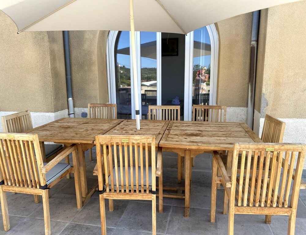 Magnificent Family Villa Near the Ceze River