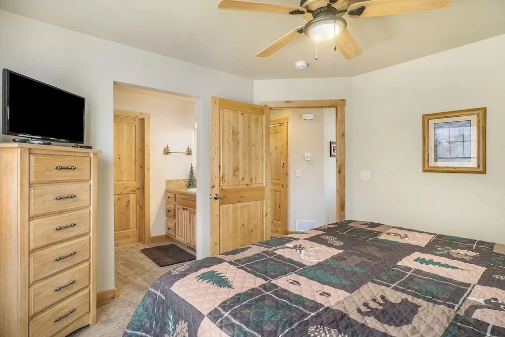 Solitude Bobcat #7 - Estes Park 2 Bedroom Condo by RedAwning