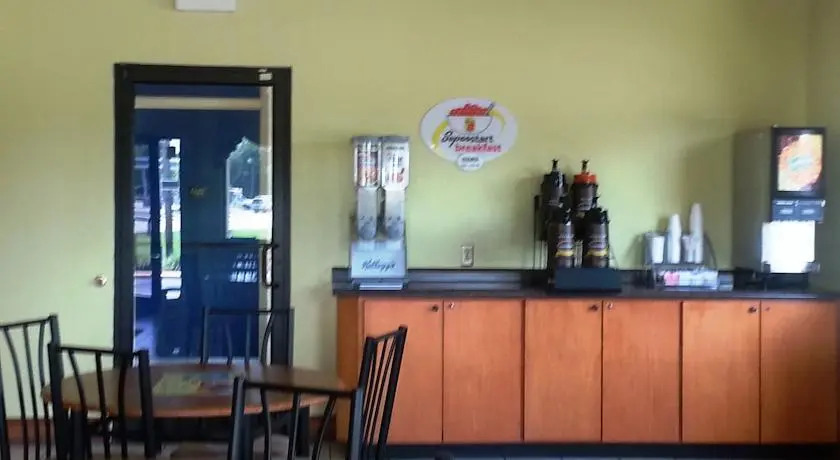 Super 8 Motel - Walterboro