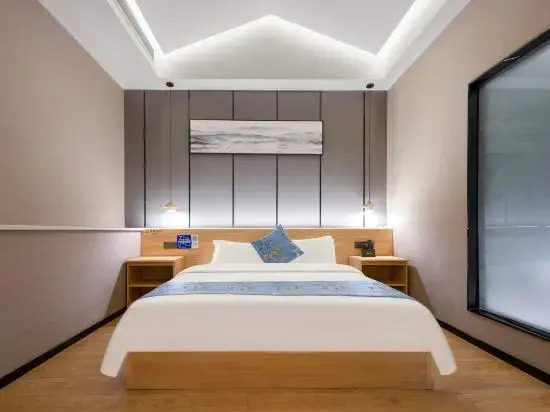 Helong No. 1 Hotel (Changsha West Bus Station Meixi Hudong Metro)