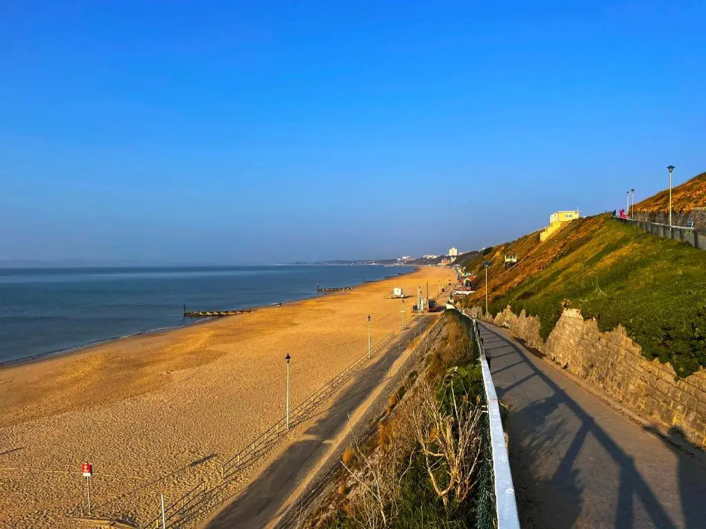 Private Two Bedroom Residence in Southbourne - Private Parking - Off the High Street - Minutes Away from the Beach