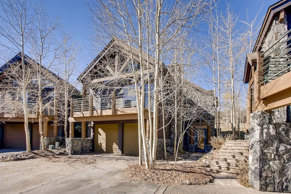 Luxe 4BR w/ Hot Tub on Golf Course