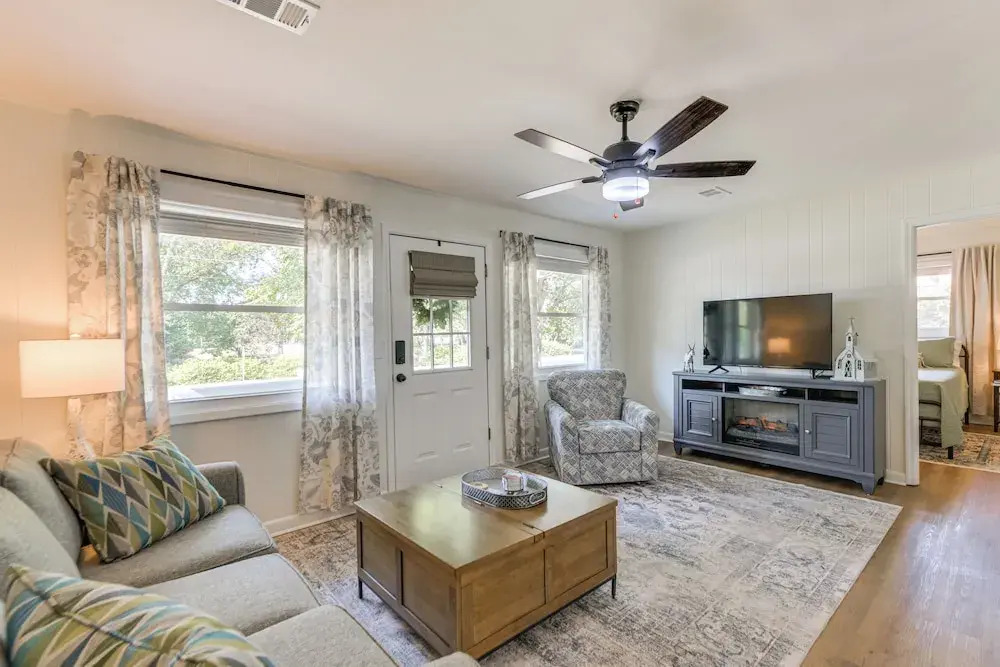 Walk to Dtwn Pine Mountain! Quiet Cottage w/ Yard