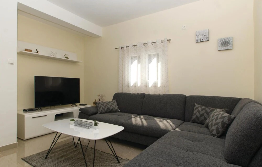 Awesome Home in Poplat With Wifi and 2 Bedrooms