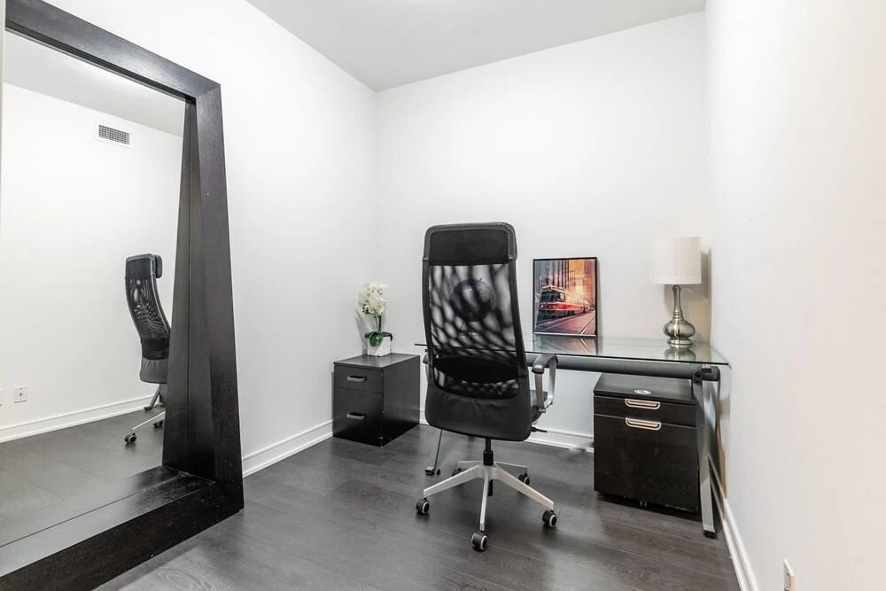 Modern 1BR With City View - Heart of DT Toronto