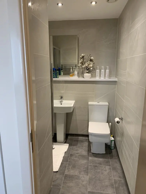 Stunning two bed City Center Apartment