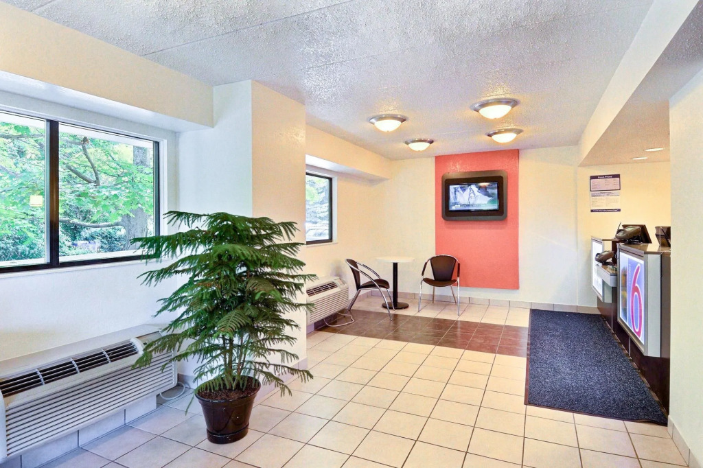 Motel 6-Nashua, NH - South