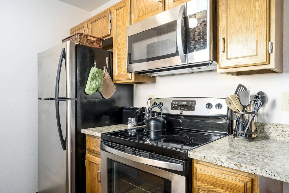 Shadow Run E109 - 2 Br Condo