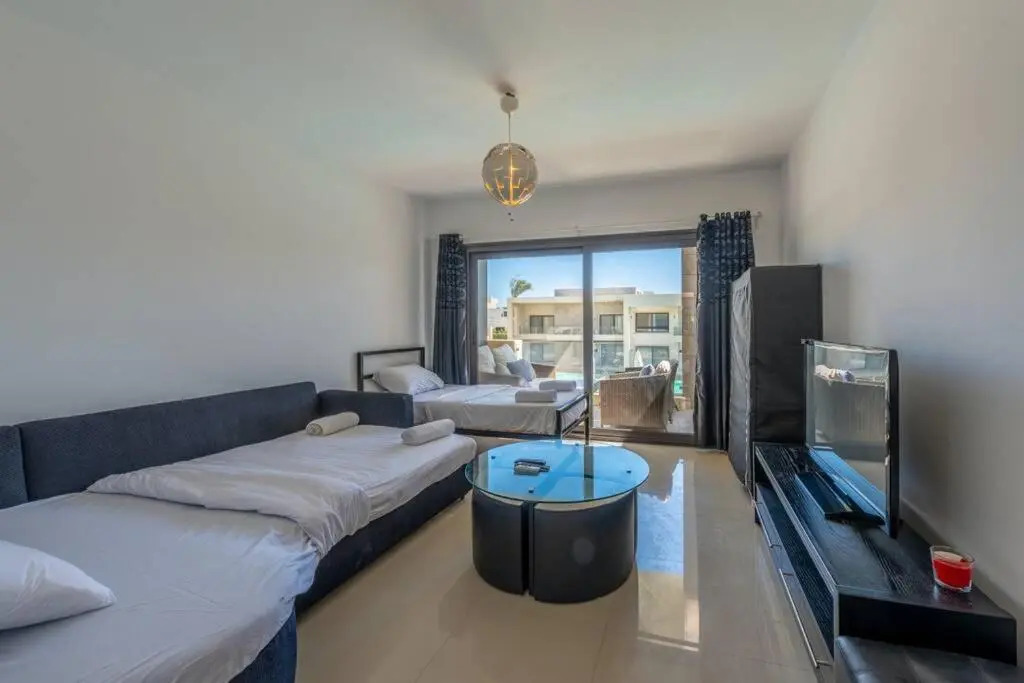 Cozy studio in GCribs with pool - Golden Apartments