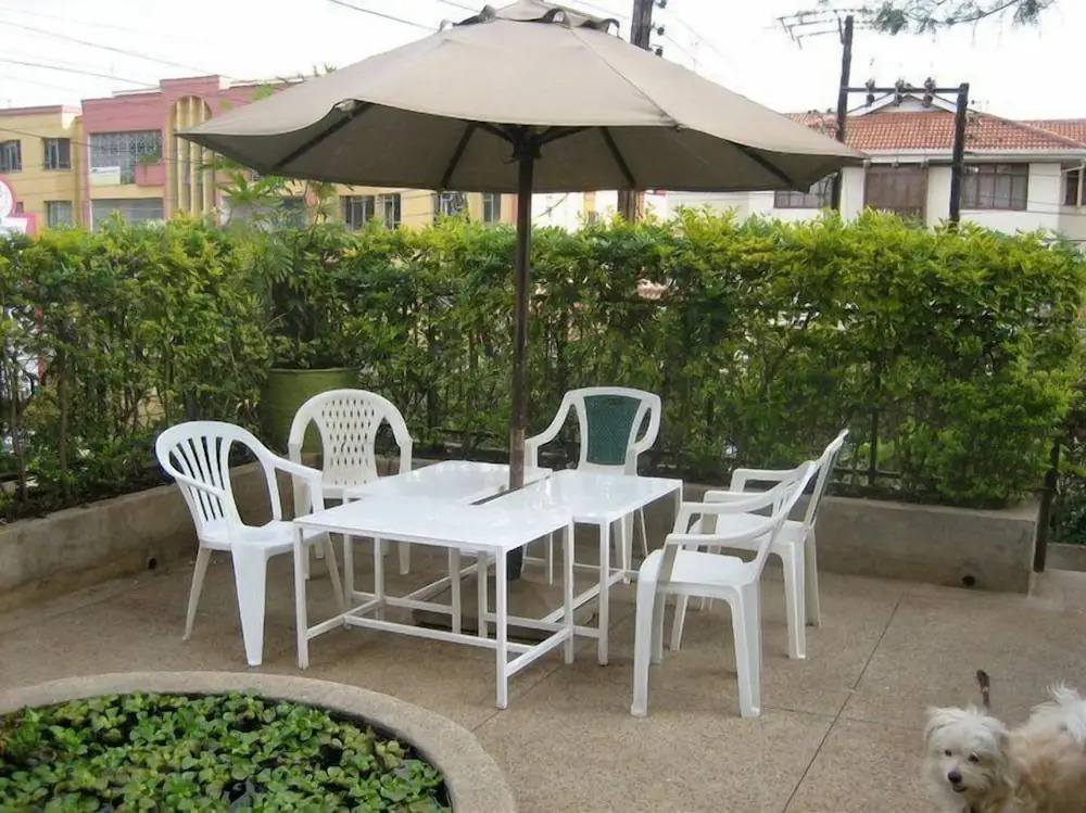 Samra Court