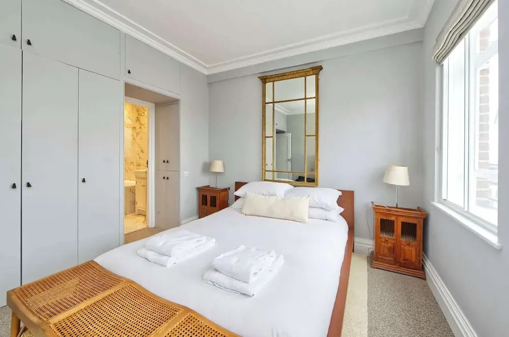 Large 1 Bedroom Apartment - Chelsea