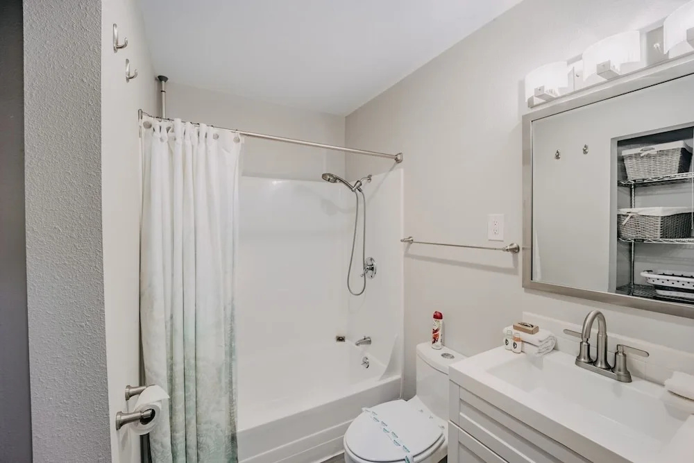 49sl - Hot Tub - Wifi - Fireplace - Sleeps 10 3 Bedroom Home by Redawning