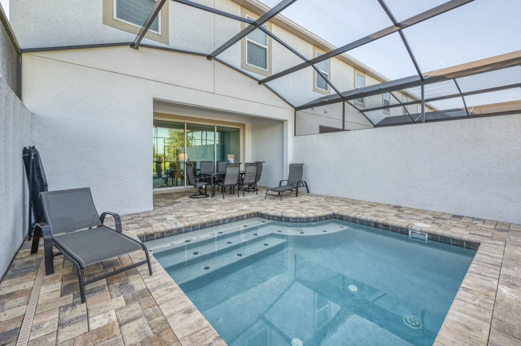 Comfortable villa with private pool near Disney