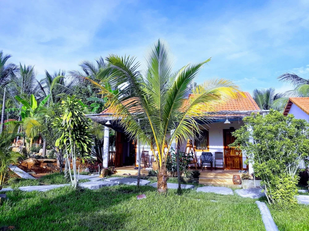 ღ Y Nghia at Ong Lang Beach ღ Coastal Haven with Home Cooked Bungalows ღ