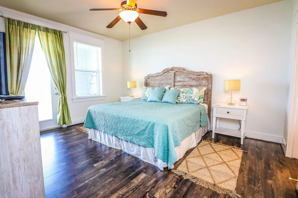 Pelican Pointe 2 Bedroom Condo