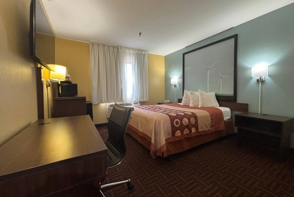 Super 8 by Wyndham Peoria