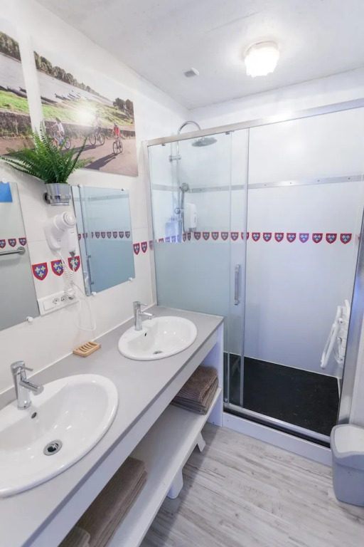 APPARTHÔTEL Les Prés Blondeau, 1 à 10 personnes, 3 chambres, Terrasse, Parking privé, Wifi, Arrivée autonome 24-7
